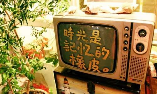 天边渐渐有橙色觉得日落有望放慢脚步都是温柔和期盼<br />

