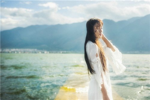 如果连崩溃都要考虑后果，到底是懂事还是无能为力。<br />
