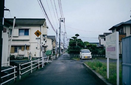 你从未属于我，又谈何失去。<br />
