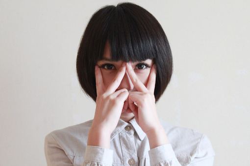 有些人，走进了心里，却走不进生活；有些人，走进了生活，却走不进心里。<br />
