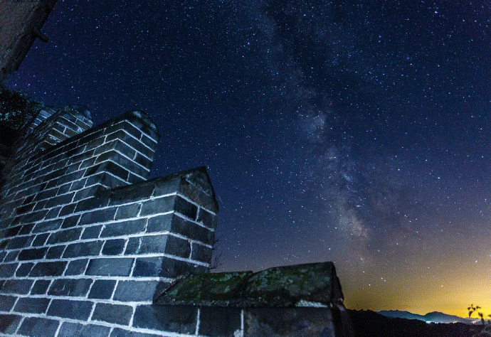 一场游戏一场梦，梦里不知梦断肠。那些沉甸甸的伤痛，又被我不甘心的拾起，然后，慢慢憔悴了我的心。