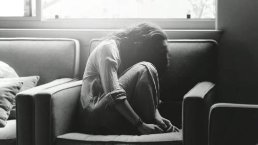 感情甜蜜的句子 | 我喜欢你 不是天下第一的喜欢 也不是最喜欢 是喜欢你的喜欢。