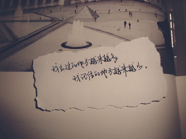 多年后的今天，我们仍可以迎风而立，却再不是当初的此间少年。